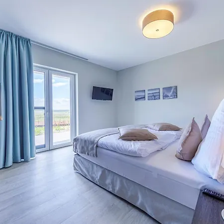 5 Sterne Boddenkieker Mit Grosser Eckterrasse Und Boddenblick *